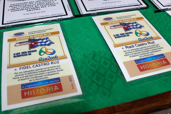 Declaran a Fidel y Ra�l miembros de honor de delegaci�n cubana a R�o 