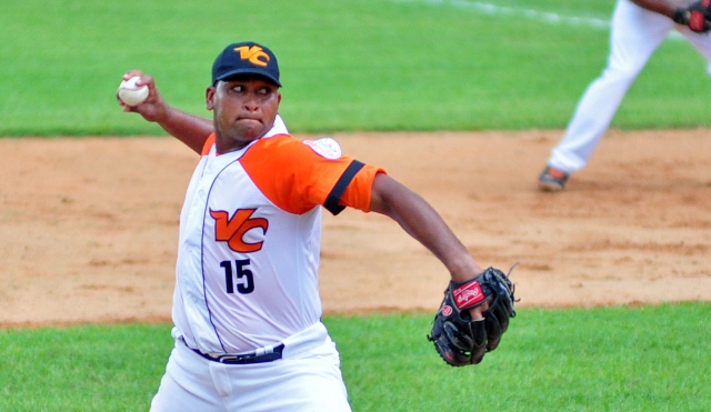 Ciego vs Villa Clara: Cantaron los bates naranjas y la d�cima de Freddy. Foto: Vanguardia