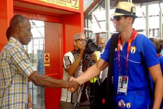 Junto a García, regresaron representantes de judo, tiro deportivo y atletismo, recibidos en el aeropuerto José Martí por Roberto León Richard, vicepresidente primero del Instituto Nacional de Deportes, Educación Física y Recreación. Foto Oriol de la Cruz-AIN Junto a García, regresaron representantes de judo, tiro deportivo y atletismo, recibidos en el aeropuerto José Martí por Roberto León Richard, vicepresidente primero del Instituto Nacional de Deportes, Educación Física y Recreación. Foto Oriol de la Cruz-AIN