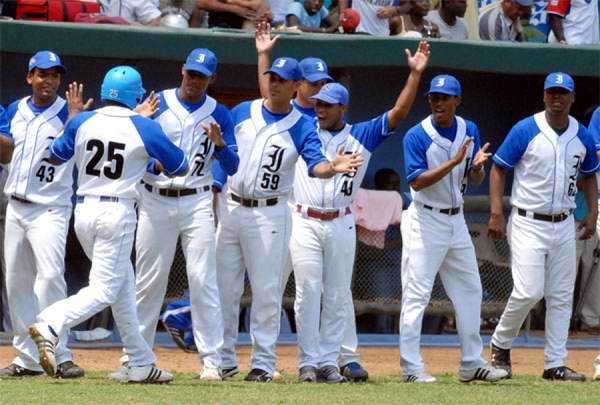 Industriales aventaja a Matanzas Industriales aventaja a Matanzas