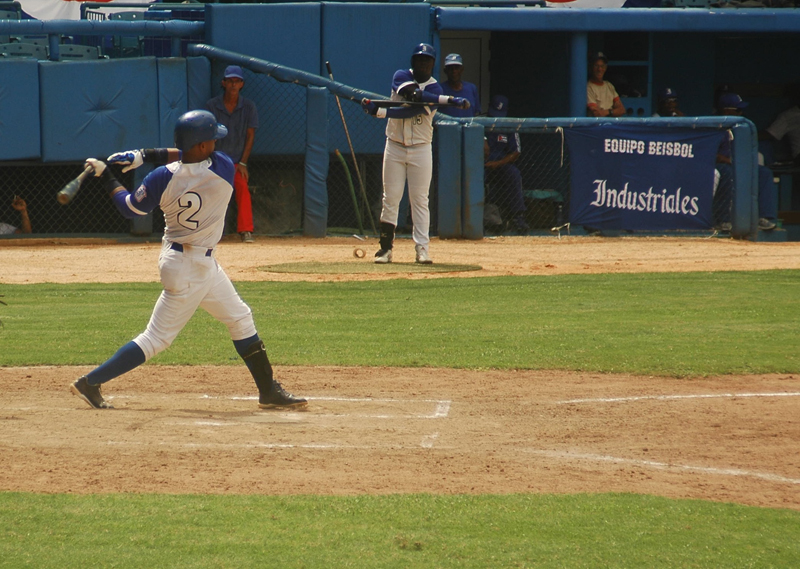 �Swing al aire de Aloma ante Sosa!... Matanzas logr� 17ma victoria consecutiva