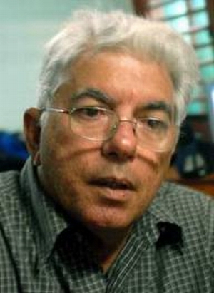 Jorge Fuentes, exdirector de los equipos Cuba y Pinar del Río, en conferencia de prensa en el estadio pinareño Capitán San Luis, el 26 de abril de 2011. Foto: Marcelino Vázquez/AIN Jorge Fuentes, exdirector de los equipos Cuba y Pinar del Río, en conferencia de prensa en el estadio pinareño Capitán San Luis, el 26 de abril de 2011. Foto: Marcelino Vázquez/AIN