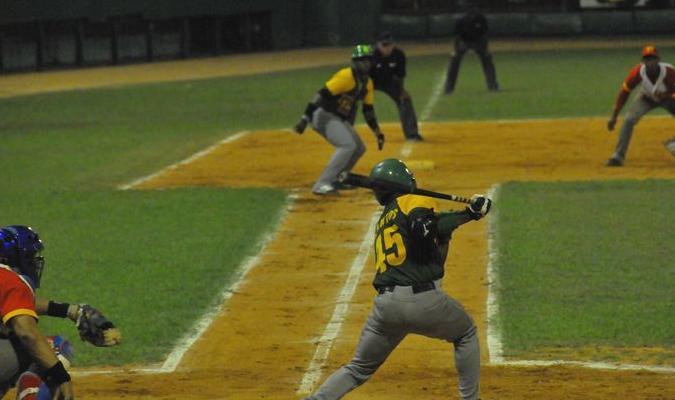 Jonr�n de Yosvani Alarc�n puso a Vegueros en la Final