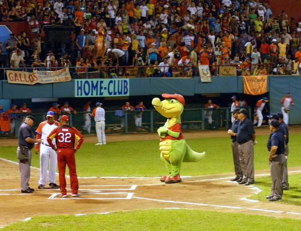 Matanzas y Sancti Spíritus, en el estadio José Antonio Huelga, en Sancti Spíritus. Foto: Oscar Alfonso Matanzas y Sancti Spíritus, en el estadio José Antonio Huelga, en Sancti Spíritus. Foto: Oscar Alfonso