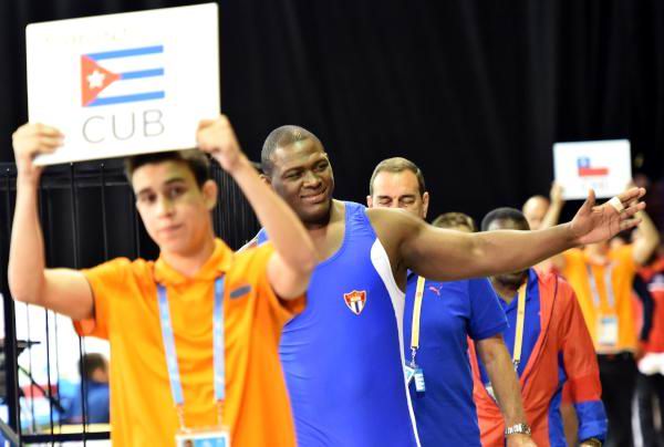 El luchador cubano Mija�l L�pez (C), logr� hoy en el torneo de lucha de los XVII Juegos Panamericanos , su cuarto t�tulo, al imponerse en la final de los 130 kilogramos del estilo , en Toronto, Canad�, el 16 de julio de 2015. Foto: Ricardo L�pez Hevia
