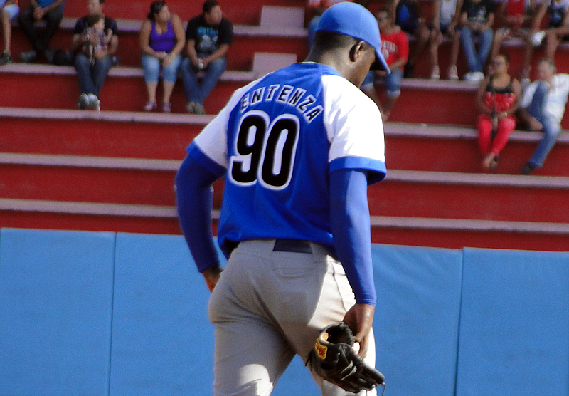 A pesar de ocho boletos, Entenza evadi� la daga de los Cazadores