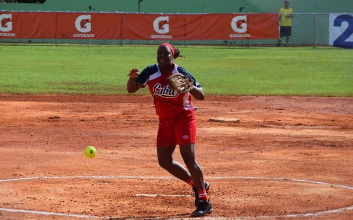 Mantiene Cuba invicto en Panamericano femenino de softbol de Dominicana
