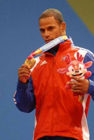 Pedro Isaac, segunda medalla de oro en lucha grecorromana. Foto AIN