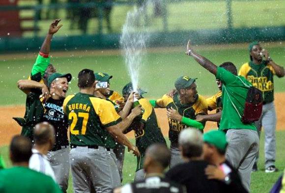Pinar Campeón Nacional de Béisbol 2014. Foto: Ismael Francisco Pinar Campeón Nacional de Béisbol 2014. Foto: Ismael Francisco