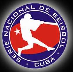 Triple empate en la cima del béisbol cubano