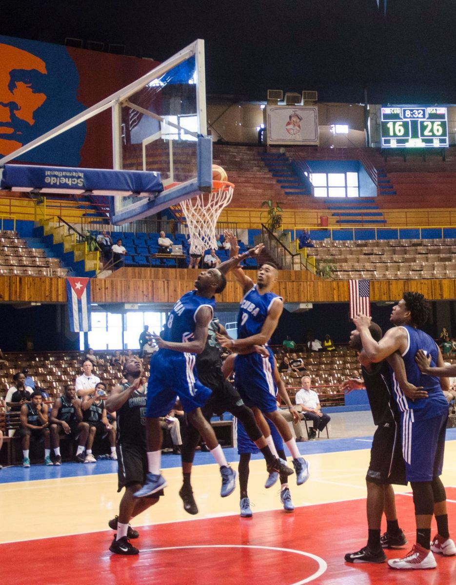 Gira de preparación de baloncesto: Ceden cubanos en su estreno en China