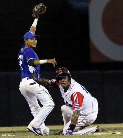 Cuba consiguió este miércoles el segundo éxito a costa de su similar de Nicaragua, en el tope preparatorio con sede en el Estadio Nacional Dennis Martínez de la ciudad de Managua, al imponerse con pizarra (9x0). Foto César Pérez. Cuba consiguió este miércoles el segundo éxito a costa de su similar de Nicaragua, en el tope preparatorio con sede en el Estadio Nacional Dennis Martínez de la ciudad de Managua, al imponerse con pizarra (9x0). Foto César Pérez.