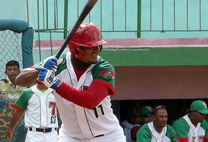55 SNB: Yosvani Alarc�n pega tres jonrones y hace historia