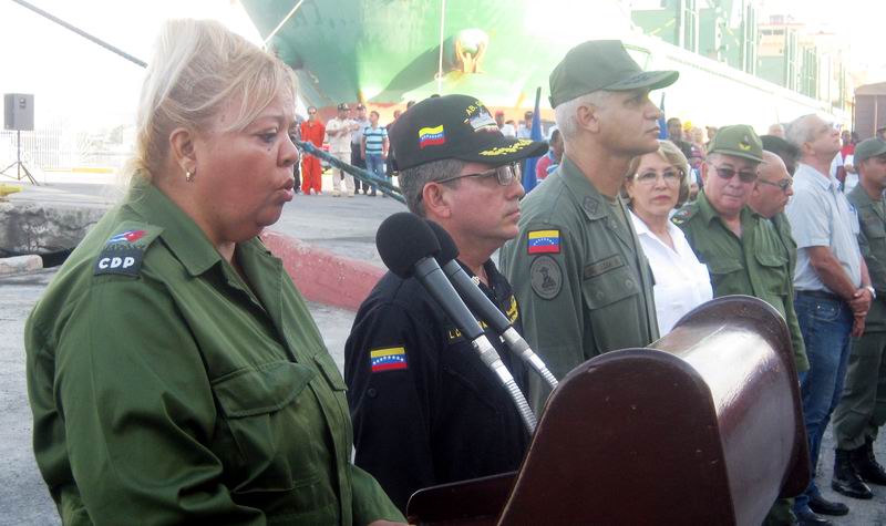 La vicepresidenta del Consejo de Defensa Nacional, de Guantánamo, Nancy Acosta, agradeció la ayuda solidaria enviada desde Venezuela . Foto: Carlos Sanabia