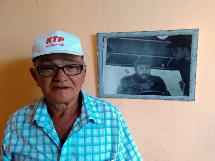 Diosmír Batista, con sus siete décadas de vida, recuerda emocionado detalles de cuando salió la primera combinada cañera hecha en Cuba, tripulada por Fidel Diosmír Batista, con sus siete décadas de vida, recuerda emocionado detalles de cuando salió la primera combinada cañera hecha en Cuba, tripulada por Fidel