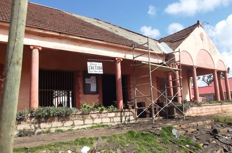 Aquí se reconstruye la antigua Casa de Cultura, para convertirlo en Complejo Cultural.