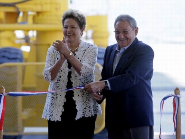 Dilma y Raúl inauguran primera fase de Puerto del Mariel. Foto de archivo