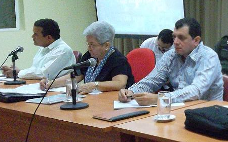 Acompañaron a la Contralora General de la República Gladys María Bejerano Portela, el Primer Secretario del partido Comunista de Cuba, Ariel Santana Santiesteban y el contralor provincial Darlan Dalmáu Palomino. Foto Juan Manuel Olivares Acompañaron a la Contralora General de la República Gladys María Bejerano Portela, el Primer Secretario del partido Comunista de Cuba, Ariel Santana Santiesteban y el contralor provincial Darlan Dalmáu Palomino. Foto Juan Manuel Olivares