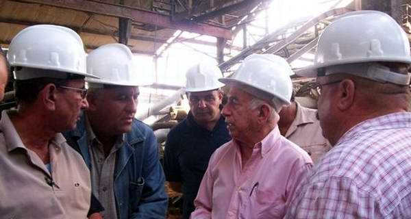 El primer vicepresidente de los Consejos de Estado y de Ministros, José Ramón Machado Ventura recorrió los centrales azucareros activos en Cienfuegos. Foto Mireya Ojeda. El primer vicepresidente de los Consejos de Estado y de Ministros, José Ramón Machado Ventura recorrió los centrales azucareros activos en Cienfuegos. Foto Mireya Ojeda.