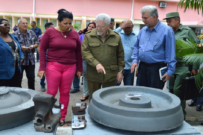 Evalúa Ramiro Valdés marcha de inversiones en Villa Clara