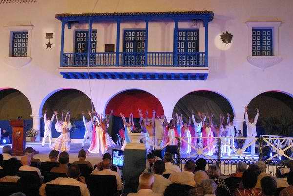 Desde el histórico Parque Céspedes de Santiago de Cuba se conmemoró con una gala cultural el 55 aniversario del triunfo de la Revolución Cubana. Foto Miguel Rubiera Desde el histórico Parque Céspedes de Santiago de Cuba se conmemoró con una gala cultural el 55 aniversario del triunfo de la Revolución Cubana. Foto Miguel Rubiera