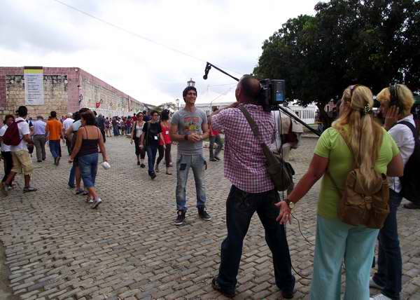 Los medios masivos de comunicaci�n dieron amplia cobertura a las actividades de la Feria del Libro. Foto Abel Rojas