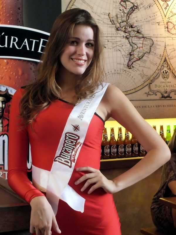 Modelo de la f�brica cubana Cervecer�a Bucanero S.A. La Bucanero en una bebida distinguida para las personas que prefieren el sabor fuerte. Foto Abel Rojas Barallobre 