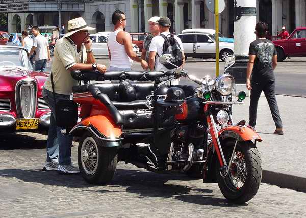 Se estima que en Cuba existan unas 300 motos Harley Davidson. Foto Abel Rojas