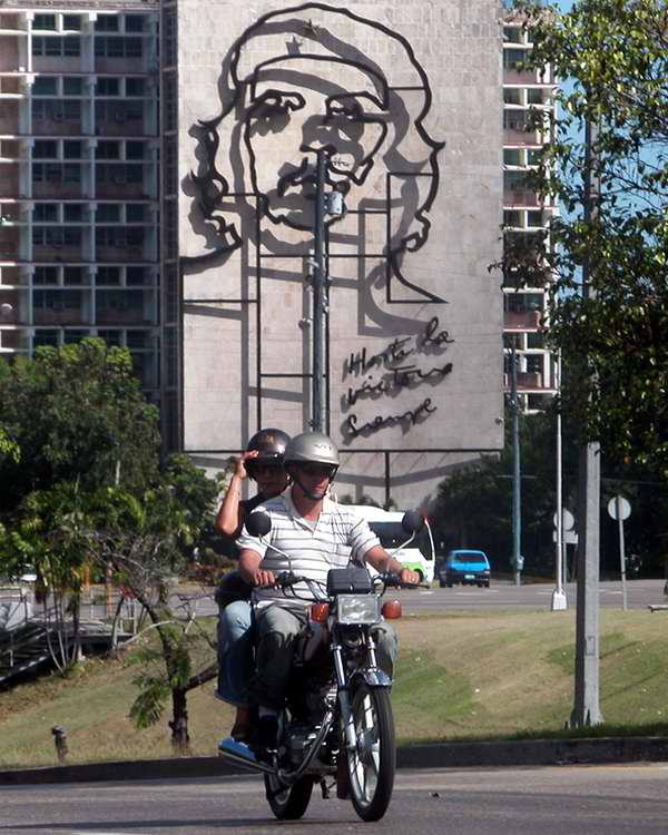 El uso del casco protector permite minimizar los da�os en caso de accidente. Foto Abel Rojas