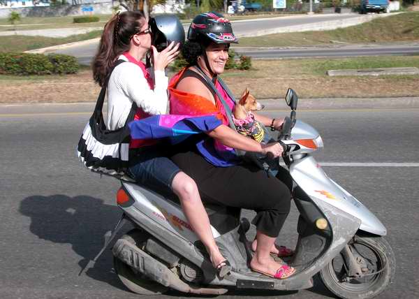 A diferencia de otras motos, la Scooter suele tener carrocer�a. Foto Abel Rojas