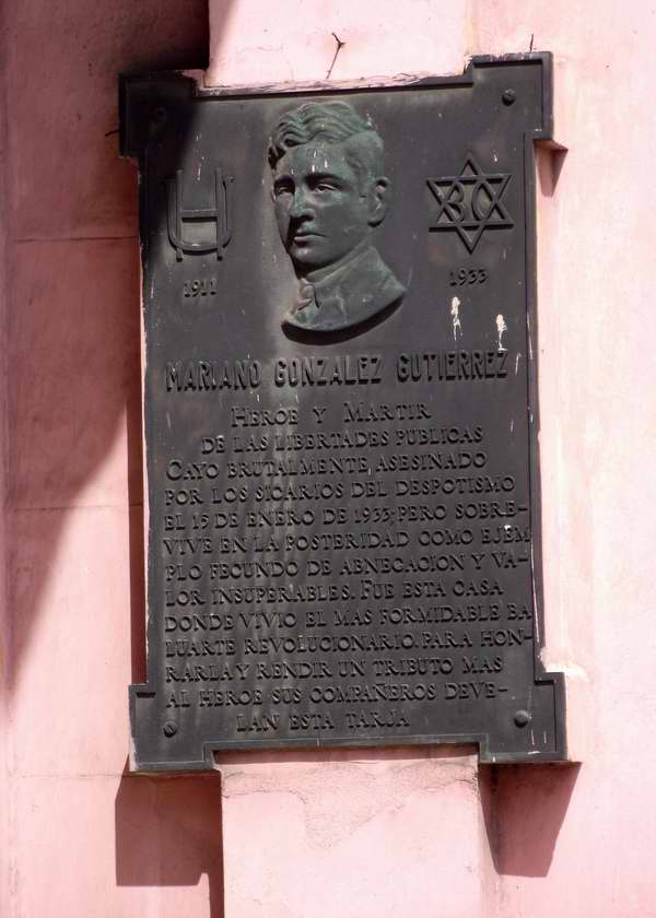 Esta tarja se encuentra en la fachada de una casa en la calle 23 entre G y F, donde vivió el destacado luchador cubano Mariano González Gutiérrez, asesinado en enero de 1933. Foto Abel Rojas Esta tarja se encuentra en la fachada de una casa en la calle 23 entre G y F, donde vivió el destacado luchador cubano Mariano González Gutiérrez, asesinado en enero de 1933. Foto Abel Rojas