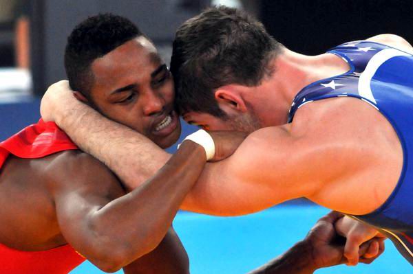 El cubano Alexei Bell, división 74 Kg de lucha grecorromana, perdió en su primer combate frente a el norteamericano Benjamin Provisor, en de los XXX Juegos Olímpicos Londres 2012, en el Centro de Convenciones ExCel, Inglaterra, el 5 de agosto de 2012. Foto: Ricardo López Hevia. El cubano Alexei Bell, división 74 Kg de lucha grecorromana, perdió en su primer combate frente a el norteamericano Benjamin Provisor, en de los XXX Juegos Olímpicos Londres 2012, en el Centro de Convenciones ExCel, Inglaterra, el 5 de agosto de 2012. Foto: Ricardo López Hevia.