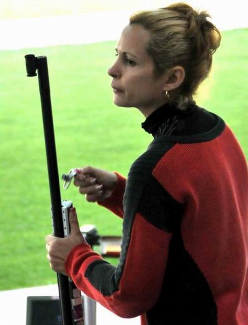 La atleta cubana Eglys de la Cruz, quedó fuera de la final de rifle tres posiciones a 50 metros, en el torneo de tiro deportivo de los XXX Juegos Olímpicos de Londres 2012, en la Real Armada Barracks, Inglaterra, el 4 de agosto de 2012. Foto: Marcelino Vázquez Hernández. La atleta cubana Eglys de la Cruz, quedó fuera de la final de rifle tres posiciones a 50 metros, en el torneo de tiro deportivo de los XXX Juegos Olímpicos de Londres 2012, en la Real Armada Barracks, Inglaterra, el 4 de agosto de 2012. Foto: Marcelino Vázquez Hernández.