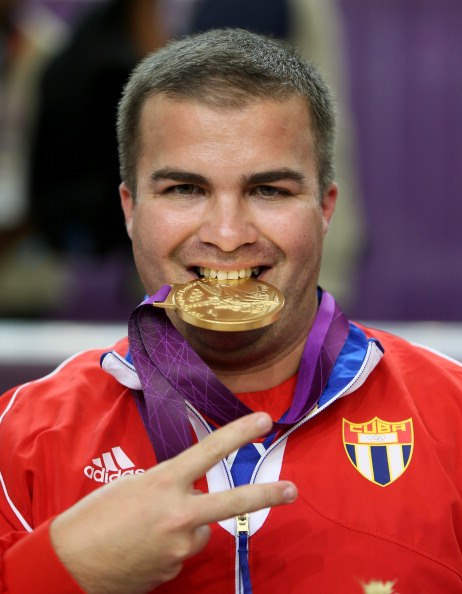 Leuris Pupo, Campen Olmpico Londres 2012 en la pistola de tiro rpido a 25 metros e igual el rcord mundial. Primera medalla de oro del tiro cubano en la historia olmpica. Foto: Marwan Naamani. Leuris Pupo, Campen Olmpico Londres 2012 en la pistola de tiro rpido a 25 metros e igual el rcord mundial. Primera medalla de oro del tiro cubano en la historia olmpica. Foto: Marwan Naamani.
