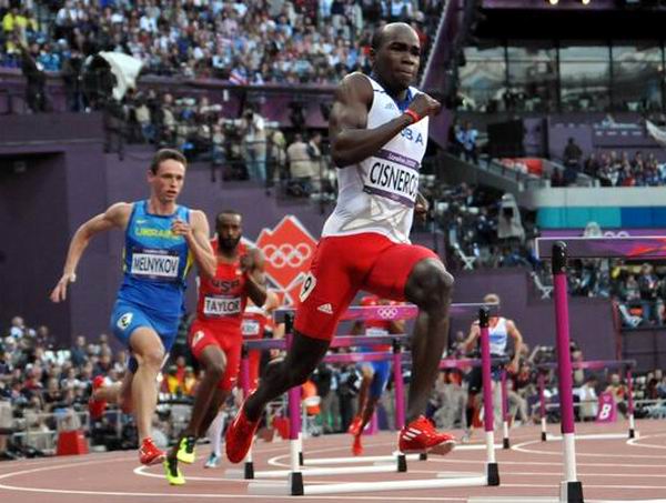 El cubano Omar Cisneros, en los 400 metros con vallas del atletismo en los XXX Juegos Olímpicos de Londres 2012, Inglaterra, el 4 de agosto de 2012. Foto: Ricardo López Hevia. El cubano Omar Cisneros, en los 400 metros con vallas del atletismo en los XXX Juegos Olímpicos de Londres 2012, Inglaterra, el 4 de agosto de 2012. Foto: Ricardo López Hevia.