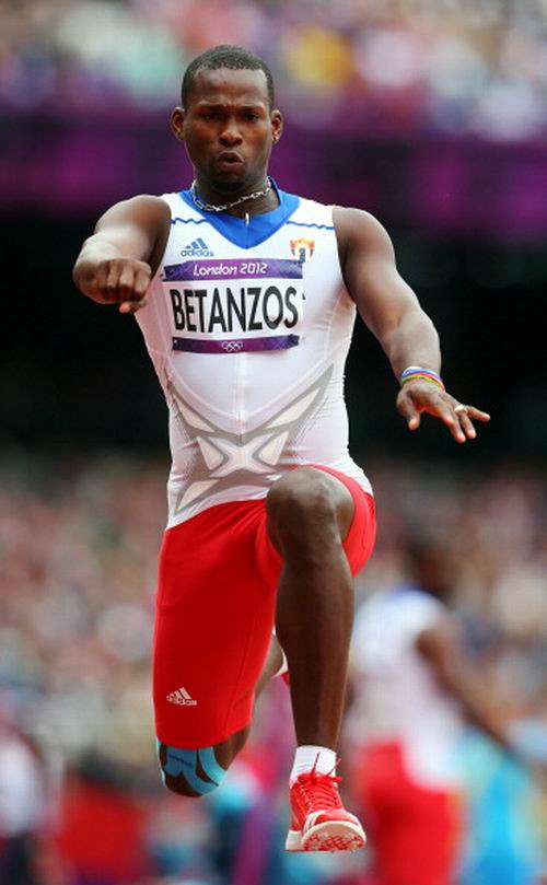 El triplista cubano Yoandris Bentazos terminó con discreto registro de 16.22, XXX Juegos Olímpicos Londres 2012. Foto: Alexander Hassenstein. El triplista cubano Yoandris Bentazos terminó con discreto registro de 16.22, XXX Juegos Olímpicos Londres 2012. Foto: Alexander Hassenstein.