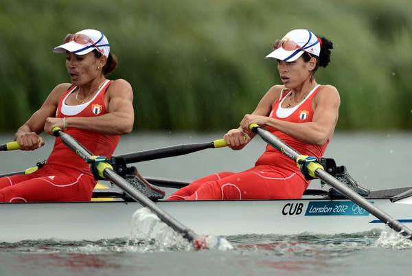 Las remeras cubanas Yoslaine Domínguez y Yaima Velásquez, terminaron en el décimo lugar del doble scull peso ligero, en los XXX Juegos Olímpicos de Londres 2012, en el lago Dorney, en Eton, Inglaterra, el 4 de agosto de 2012. Foto: Manan Vatsy. Las remeras cubanas Yoslaine Domínguez y Yaima Velásquez, terminaron en el décimo lugar del doble scull peso ligero, en los XXX Juegos Olímpicos de Londres 2012, en el lago Dorney, en Eton, Inglaterra, el 4 de agosto de 2012. Foto: Manan Vatsy.