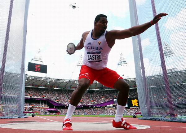 El cubano Yunior Lastre no pudo lograr la clasificación en el lanzamiento del disco de los XXX Juegos Olímpicos Londres 2012, Inglaterra. Foto: Michael Steele. El cubano Yunior Lastre no pudo lograr la clasificación en el lanzamiento del disco de los XXX Juegos Olímpicos Londres 2012, Inglaterra. Foto: Michael Steele.