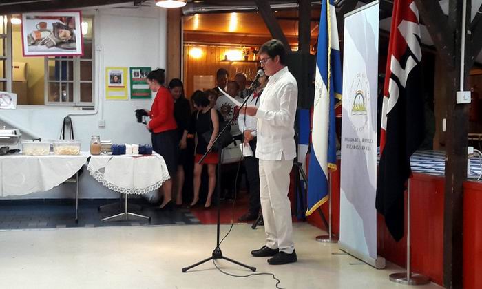 El mandatario nicarag�ense, Daniel Ortega, salud� al Gobierno y el pueblo de la Isla y afirm� que frente al Imperio la rebeld�a se agiganta en Am�rica Latina y el Caribe, siguiendo el ejemplo vigoroso y vital de Fidel. 