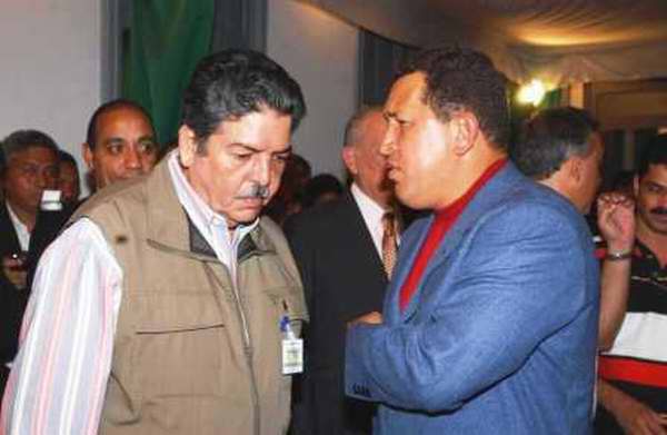 Hugo Ch�vez se interes� por el trabajo de nuestro equipo de prensa y confirm� la entrevista con Radio Rebelde, compromiso cumplido el 2 de julio de 2004, en ocasi�n de los 20 a�os del Programa Haciendo Radio