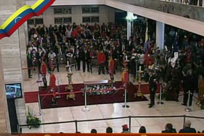 Ceremonia religiosa ante el féretro del Presidente de Venezuela, Hugo Chávez, en la Academia Militar. Foto Telesur Ceremonia religiosa ante el féretro del Presidente de Venezuela, Hugo Chávez, en la Academia Militar. Foto Telesur