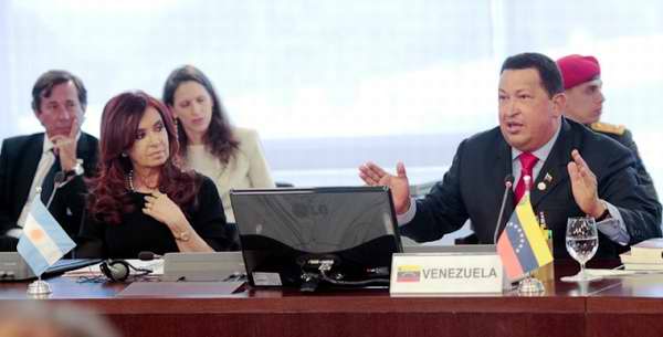 Chávez en el Mercosur junto a Cristina Fernández Chávez en el Mercosur junto a Cristina Fernández