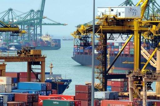 De su lado, también Vietnam ha revolucionado el panorama económico y se ha convertido en líder en exportación de materias primas como el arroz y el café, pero también ha construido un capital humano con una de las tasas más altas de alfabetización en Asia De su lado, también Vietnam ha revolucionado el panorama económico y se ha convertido en líder en exportación de materias primas como el arroz y el café, pero también ha construido un capital humano con una de las tasas más altas de alfabetización en Asia