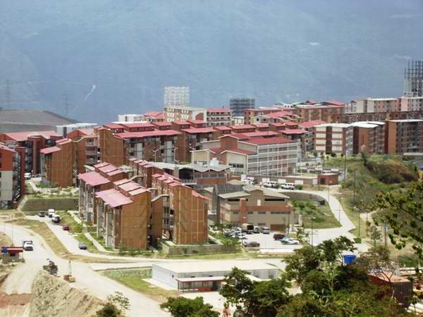 Colaboradores cubanos del sector de la construcción, incorporados la Gran Misión Viviendas Venezuela, trabajan en la nueva urbanización conocida como Ciudad Caribia Colaboradores cubanos del sector de la construcción, incorporados la Gran Misión Viviendas Venezuela, trabajan en la nueva urbanización conocida como Ciudad Caribia