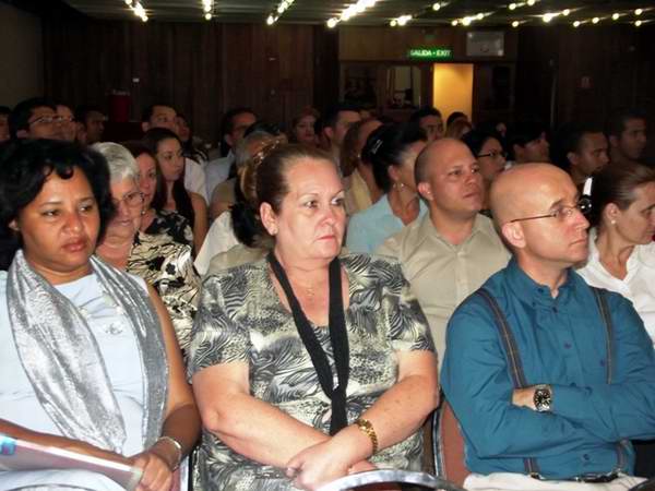 130 profesionales egresados de la Escuela Latinoamericana de Medicina, (ELAM), en la isla, recibieron certificados que acreditan la preparación en emergencia y desastres, en epidemiología, adiestramiento en gestión hospitalaria, y la capacitación en atención al neonato, ginecología y obstetricia 130 profesionales egresados de la Escuela Latinoamericana de Medicina, (ELAM), en la isla, recibieron certificados que acreditan la preparación en emergencia y desastres, en epidemiología, adiestramiento en gestión hospitalaria, y la capacitación en atención al neonato, ginecología y obstetricia