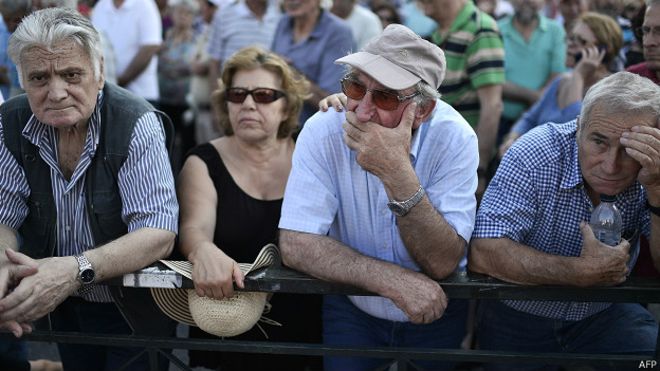 Fuerte control de capitales en Grecia para evitar quiebra bancaria Fuerte control de capitales en Grecia para evitar quiebra bancaria.