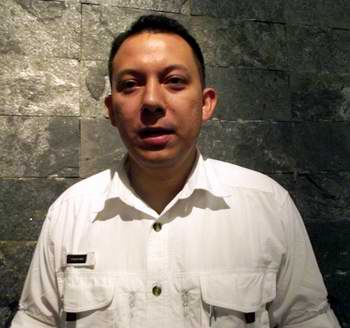 Los jóvenes médicos venezolanos, graduados en Cuba, tienen la posibilidad de continuar su preparación integral a través de la superación postgraduada, aseguró el Dr. José Alberto Ferrer Montiel, quien agradeció la entrega de los profesores cubanos Los jóvenes médicos venezolanos, graduados en Cuba, tienen la posibilidad de continuar su preparación integral a través de la superación postgraduada, aseguró el Dr. José Alberto Ferrer Montiel, quien agradeció la entrega de los profesores cubanos