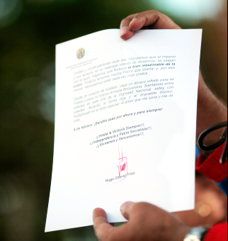 Nicolás Maduro leyó el mensaje enviado por el Presidente Hugo Chávez a su pueblo y a la Fuerza Armada Nacional Bolivariana. Nicolás Maduro leyó el mensaje enviado por el Presidente Hugo Chávez a su pueblo y a la Fuerza Armada Nacional Bolivariana.