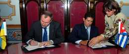 Firman convenio Cuba y Ucrania en transporte de construcci&oacute;n