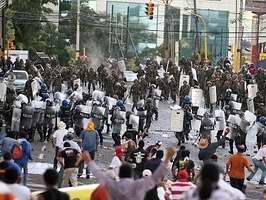 Continúa represión militar en Honduras a protestantes ante golpe de estado